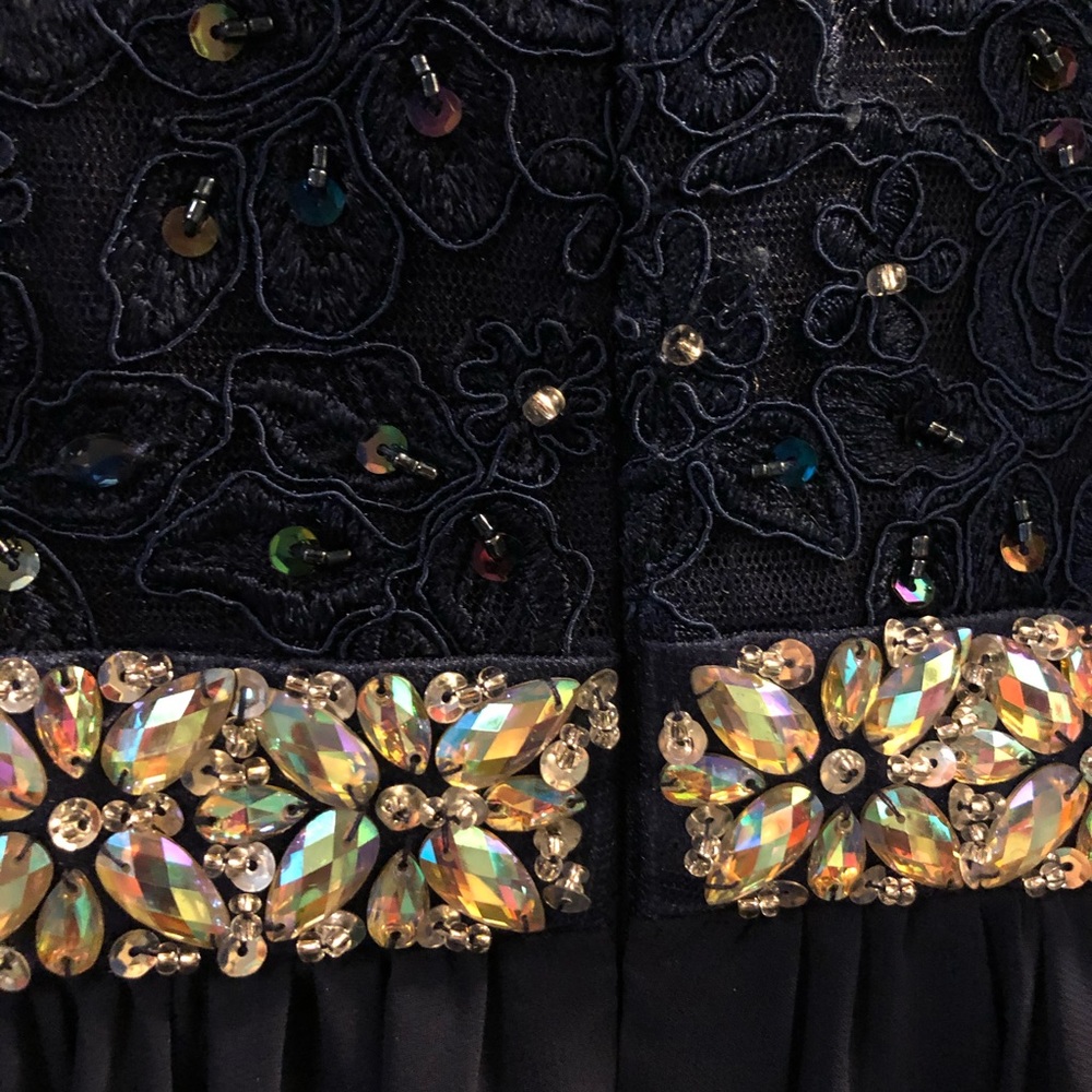 Formal Dress - Picture 6 of 8